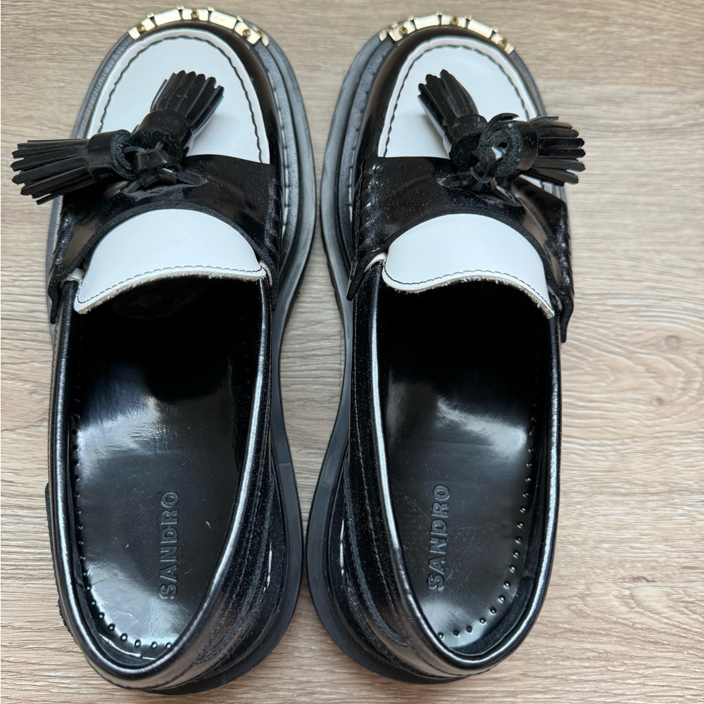 Black and White Tassel Loafers with Gold Accent - Picture 4 of 12